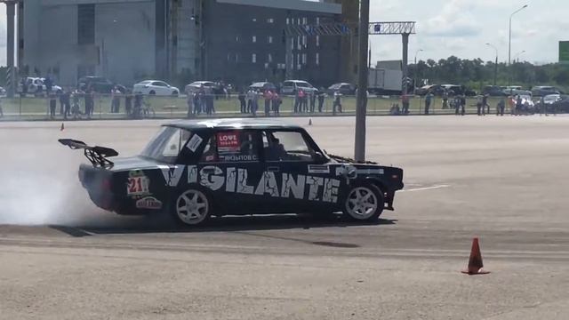 Дрифт шоу в Амбаре drift that 2017 ВАЗ 2107 дикая семерка смотреть онлайн