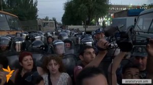 НОВОСТИ Армения   Կր ակոցներ ՊՊԾ գնդի տարածքից, լարված իրավիճակ Խորենացի փողոցում