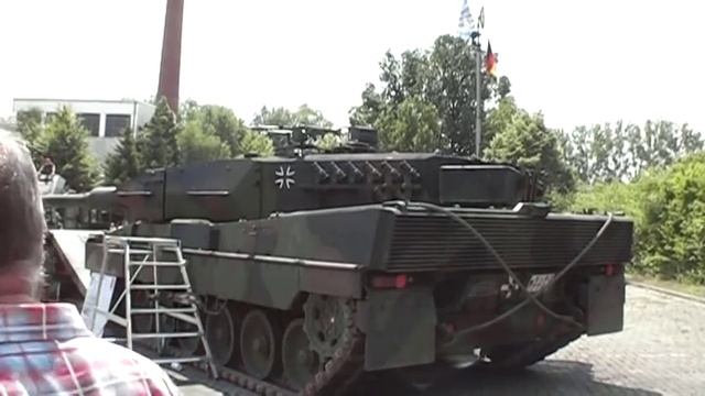 Leopard 2 Sound - Engine (Motor) start, full throttle (Vollgas), engine (Motor) stop смотреть онлайн