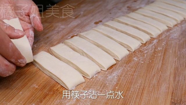 吃了30年的油条，终于找到最简单的做法，只加一包它，个个都蓬松 смотреть онлайн