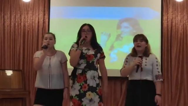 Пісня "Як у нас на Україні". Виконавці Євстафій Т., Євстафій К., Помазан Д. смотреть онлайн