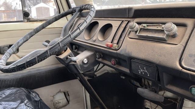 1973 VW Bay Window Bus смотреть онлайн