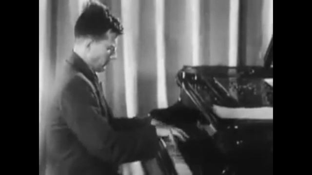 Дмитрий Шостакович исполняет фрагмент 7-й симфонии смотреть онлайн