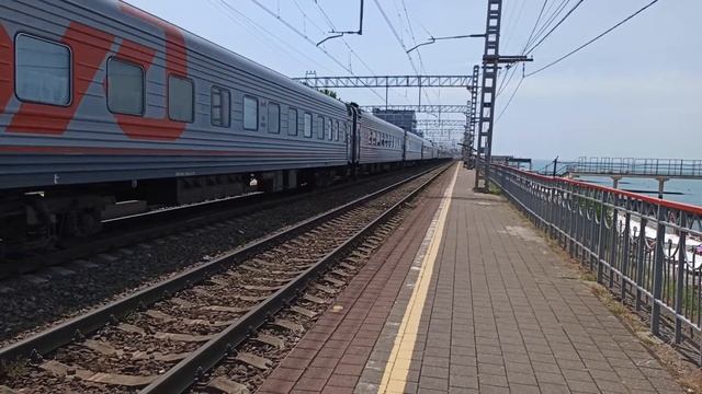 РЖД | Электровоз 2ЭС4К Дончак с пассажирским поездом 464С Адлер - Челябинск | Скорый поезд смотреть онлайн