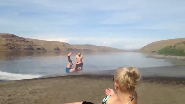 When Outboard Motors Attack Video Break com смотреть онлайн