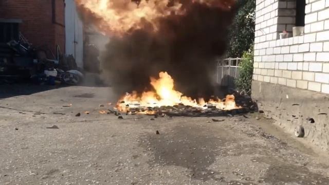 Ракета упала на автомобиль (720p) смотреть онлайн