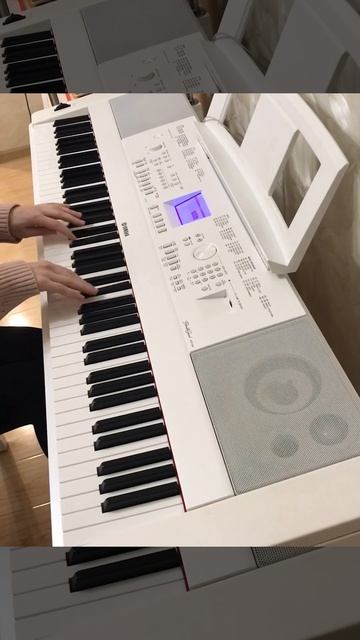 Блюзовая гамма в разных пульсациях двумя руками смотреть онлайн