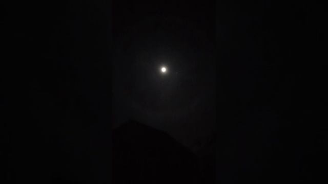 22 Degree halo - Moon Atmospheric Optical Phenomenon Ring (25/11/23 England) смотреть онлайн