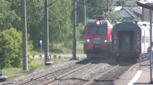 Электровозы ЭП1М-533 и ЭП1М-810 с пассажирскими поездами