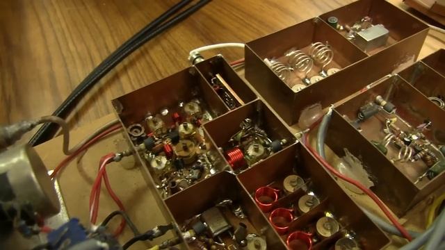 EEVblog #575 - DIY 1970s Spectrum Analyser смотреть онлайн