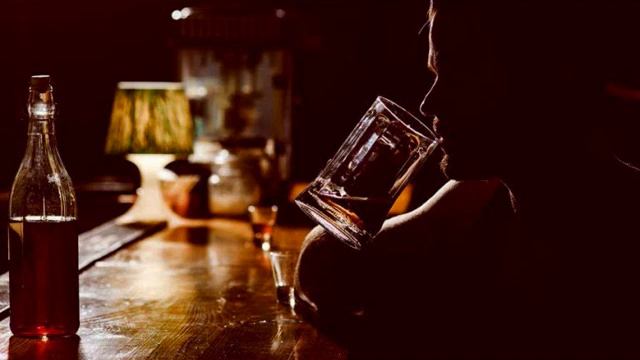 Camilo feat Ghost - Alkohol pozwala zapomnieć смотреть онлайн