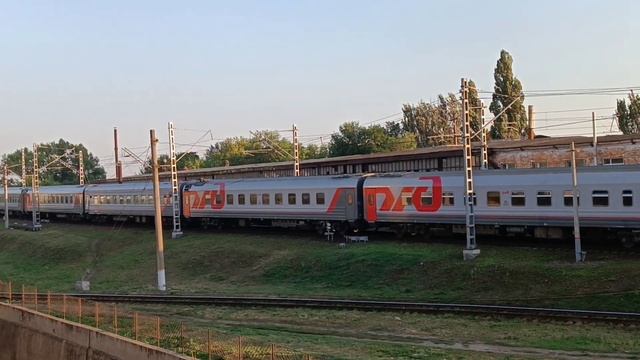 ЭП1М-538 с поездом №468 Смоленск — Им. Курорт и ЭП1М-777 с поездом №135 Махачкала - С. Петербург смотреть онлайн