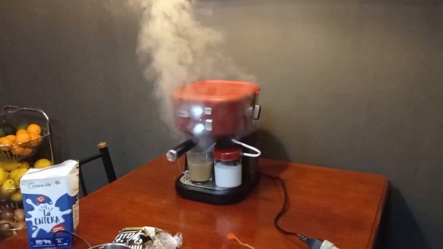 Cafetera espresso Oster ® BVSTEM5501B .. se incendia al primer uso? смотреть онлайн