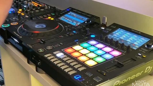 Deep techno LIVE with DJM2000 nexus смотреть онлайн