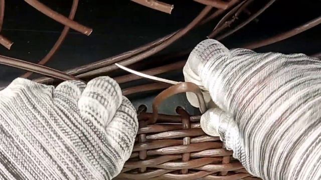 ЗАКРЫВАЕМ КРАЙ | ПОДСКАЗКА | БЕРЕЖЁМ РУКИ | ПЛЕТЕНИЕ РОТАНГОМ КАШПО смотреть онлайн