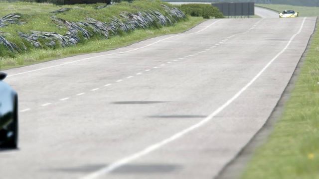 Pagani Huayra BC vs McLaren 720S vs Ferrari Enzo at Highlands смотреть онлайн