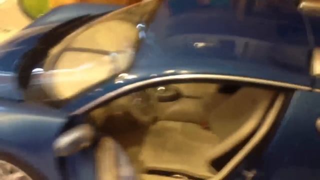 Bugatti Veyron 16.4 в масштабе 1:18