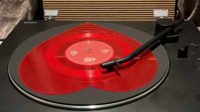Vinyl | Love - Lana Del Rey смотреть онлайн