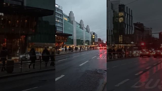 Таллинн центр города перекрëсток который переходят одновременно во всех направлениях / Эстония 2022