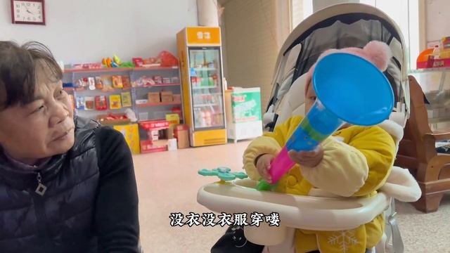 航航要继承他老爸的厨艺天天下厨，小语得哥哥背笑咔咔的，真开心 смотреть онлайн
