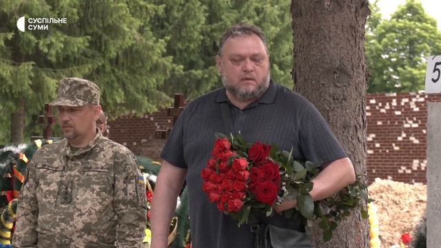 У Сумах попрощалися з бійцем Денисом Чепіжним смотреть онлайн