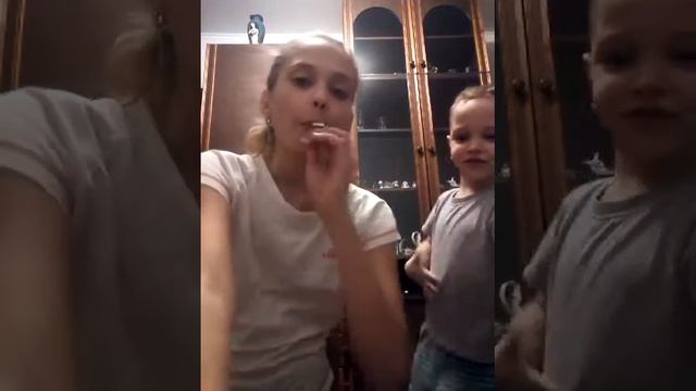 Угадай вкус чупа- чупса и набей рот чупа - чупсами смотреть онлайн