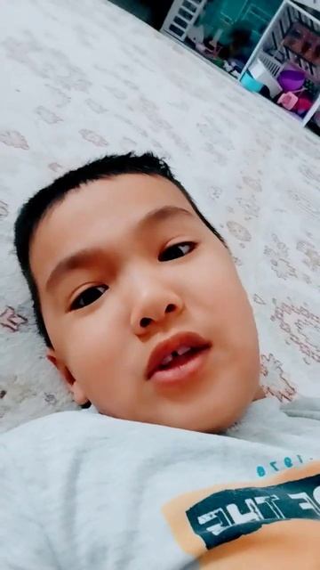 алло это вам да ты меня достала что я тебя не слышу здесь очень громко выруби свои колонки Я не пон