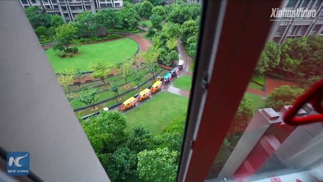 Courier's wedding goes viral: Man surprises his bride with convoy of 50 delivery vans смотреть онлайн
