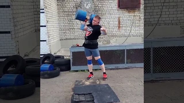 Strongman/Силовой Экстрим/Подъем Дамбл гантели 75 кг Никита Воронов смотреть онлайн