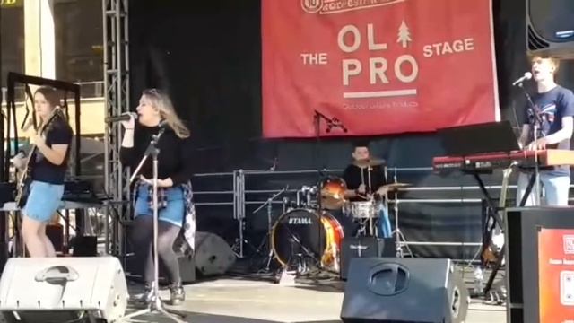 Eclectic: Queen SHOW MUST GO ON @Worcester Cathedral Plaza #Olpro Stage #WorcsMusicFest смотреть онлайн