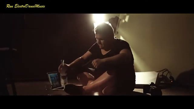 Carla's dreams Remix 2017 (RunEDM) смотреть онлайн