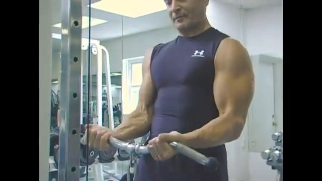 Using the Cable Curl Exercise Machine at the Gym смотреть онлайн