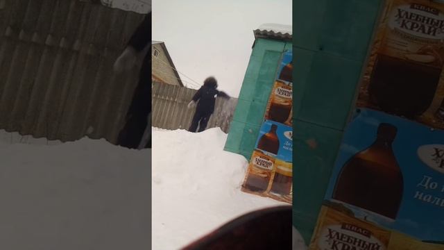 Порашки в сугроб и в снег без майки смотреть онлайн