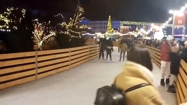 Новогодний ледяной каток на Подоле Контрактовая площадь. смотреть онлайн