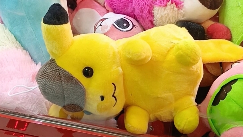 Пикачу сыщик в аппарате хватайка.