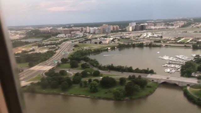 Boeing 737 DCA landing beautiful view of Pentagon, Crystal City