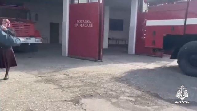 Огнеборцы 19 ПСЧ провели экскурсию по пожарной части для воспитанников «Детского сада 7» г. Изберба смотреть онлайн