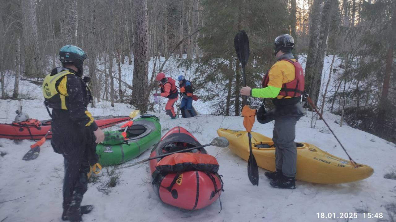 Настоящий пакрафтинг или зимний сплав по реке Рощинка на пакрафтах.
