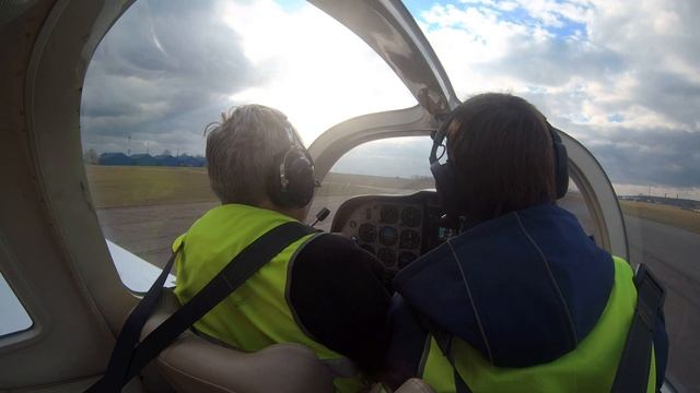 Полет в Мячково (взлётный 240, ветер встречный 6-8 м/с) 20211023142913 0003 смотреть онлайн