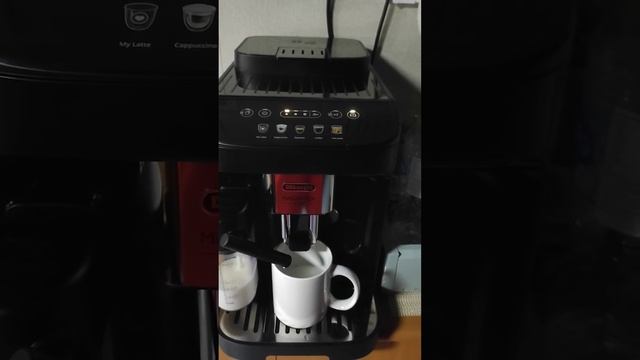 UNLI COFFEE ONBOARD!! 😅 let's try some Cappuccino using Delonghi Magnefica смотреть онлайн