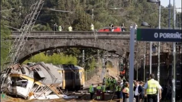 Deadly train crash near O Porrino in north-west Spain смотреть онлайн