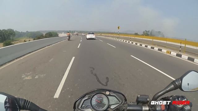 Pulsar NS 200 VS Hyundai I20 VS Toyota Innova Crysta