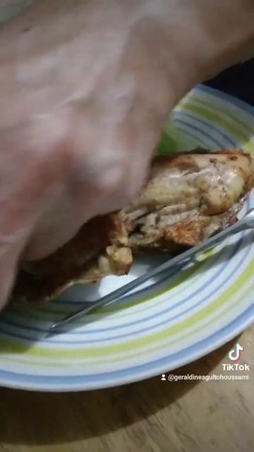 First bite! Airfried chicken and cabbage salad #shorts смотреть онлайн