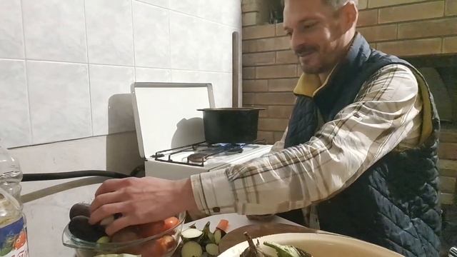 Розповідь про переїзд з Києва у село. Готую на вечерю печеню з сезонних овочів. смотреть онлайн