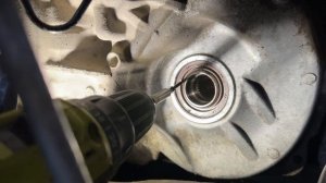 Сальник левого привода — потек. Замена на Volvo XC70 P3