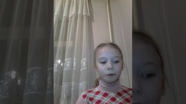 Пробуют шипелку холодное сердце и пью опять лимонад с печеньем  печенье покрыто семечками мака