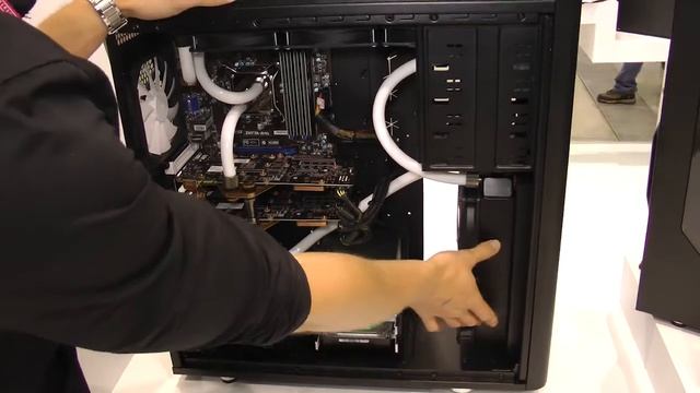 Vi kikar närmare på Fractal Design Arc XL смотреть онлайн