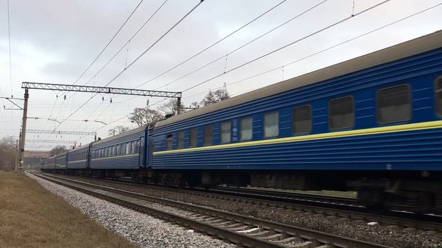 Электровоз ЧС2-415 с пассажирским поездом. смотреть онлайн