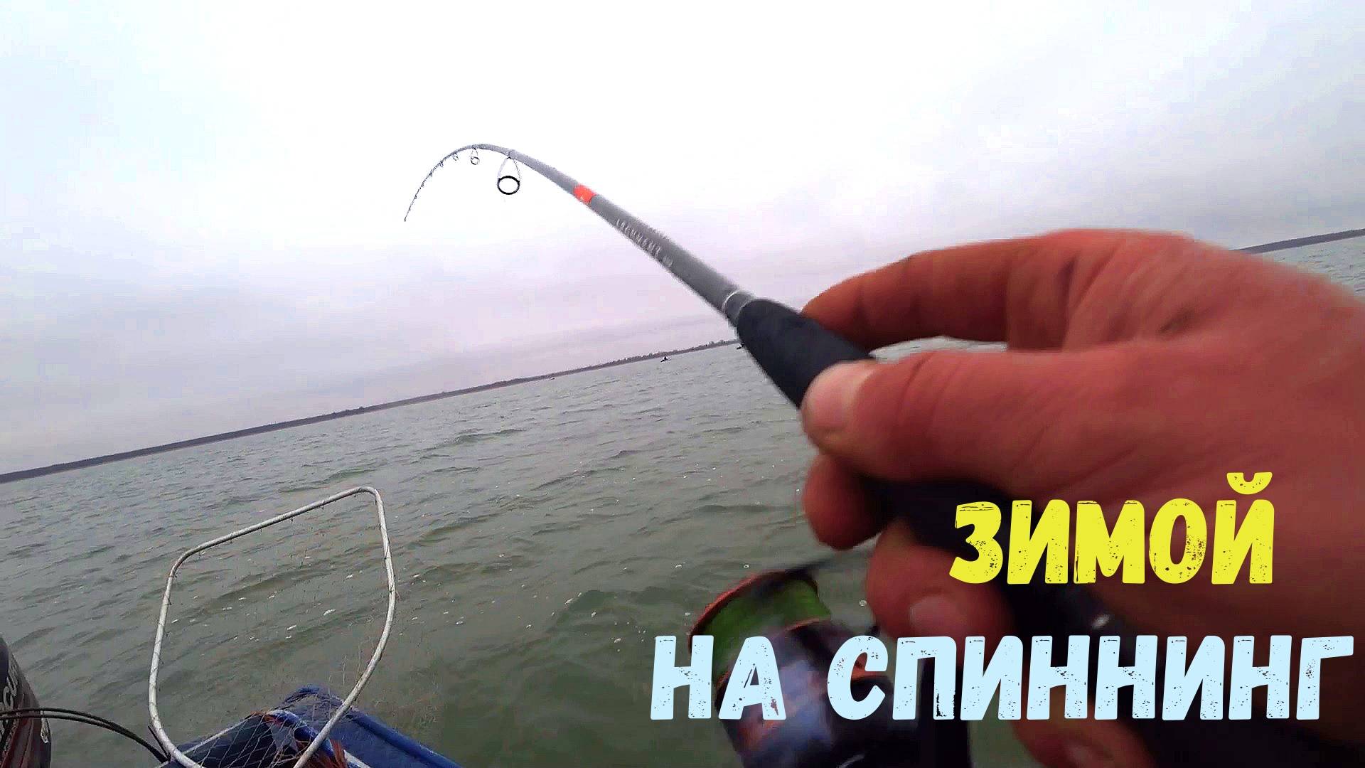 ВОТ ЭТО НАРВАЛСЯ НА СТАЮ! КЛЮЕТ НА КАЖДОМ ЗАБРОСЕ! Рыбалка на спиннинг зимой смотреть онлайн