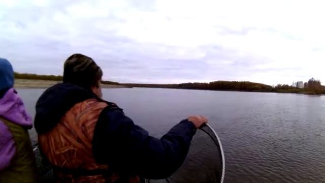 СВ-390-МК на глиссере втроем. Мотор 15 смотреть онлайн